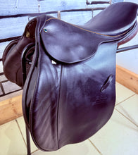 Load image into Gallery viewer, 17 1/2” B/29 (Medium) Stubben Siegfried II Jumping/XC Saddle - Brown