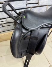 Load image into Gallery viewer, 17” Wide GZS Para/RDA/Learner Saddle - Black