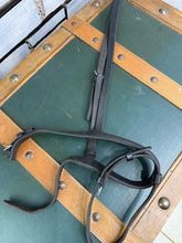 Load image into Gallery viewer, Sabre Flash Cavesson Noseband - Black - Cob - Traditional English Leather