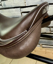Load image into Gallery viewer, 16” MW John Whitaker Rio Pony Jump Saddle - Brown - Full Leather - Heat Adjustable