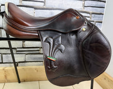 Load image into Gallery viewer, 17” Medium Prestige Arezzo Jump Saddle - Brown