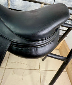 17” MW Southern Stars Monoflap Jump Saddle - Black
