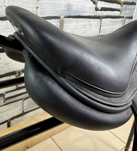 Load image into Gallery viewer, 16 1/2” Wide (AO) Voltaire Palm Beach 2024 Jump Saddle - Black - FIN Panel
