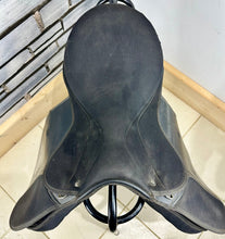 Load image into Gallery viewer, 17” Wide Thorowgood Maxam GP Saddle - Black