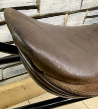 Load image into Gallery viewer, 16” MW-Wide Fylde Hayden Show/Working Hunter Saddle -Brown- Suede Top