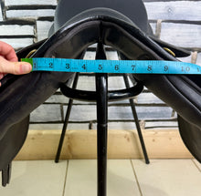 Load image into Gallery viewer, 17” 3XW/Changeable Gullet Wintec Wide Cob GP Saddle - Black