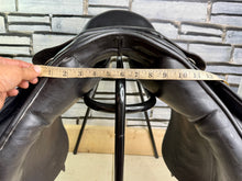 Load image into Gallery viewer, 17” XXW Hamilton Balance GP Saddle - Black - 7X Wide
