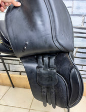 Load image into Gallery viewer, 17” Medium/Changeable Gullet Bates Caprilli GP Saddle - Black Leather