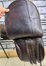 Load image into Gallery viewer, 18” Wide-XW Fylde Show/Working Hunter Saddle -Brown- Suede Top