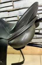 Load image into Gallery viewer, 17 1/2” Medium Albion Platinum Ultima Genesis Dressage Saddle - Black