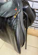 Load image into Gallery viewer, 18” MW Albion K2 GP Saddle - Black -Big Blocks- Mega Comfy