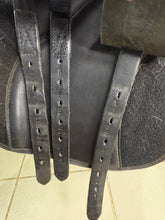 Load image into Gallery viewer, 17 1/2” MW/Changeable Gullet Thorowgood T6 GPD Saddle - Black
