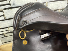 Load image into Gallery viewer, 17 1/2” MW Farrington Kentucky Dressage Saddle - Brown