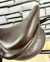 Load image into Gallery viewer, 17 1/2” Wide Ideal International Event Saddle - Brown