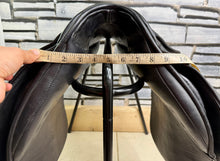 Load image into Gallery viewer, 17 1/2” Medium Albion Selecta GP Saddle -Black- Changeable Knee Pads