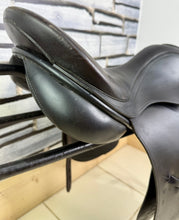 Load image into Gallery viewer, 17 1/2” Wide Albion Selecta WH/GP/Jump Saddle - Brown