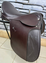 Load image into Gallery viewer, 17 1/2” XW English VSD/GP/WH Saddle - Brown