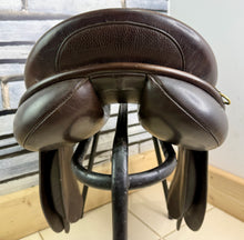 Load image into Gallery viewer, 17” Wide Farrington Burford Event Cob Saddle - Brown