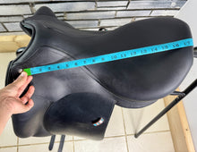 Load image into Gallery viewer, 17 1/2” MW Voltaire Adelaide Monoflap 2023 Dressage Saddle - Black