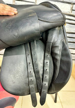 Load image into Gallery viewer, 17 1/2” MW Ideal VSD Saddle - Black