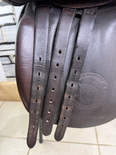 Load image into Gallery viewer, 16” MW-Wide Fylde Hayden Show/Working Hunter Saddle -Brown- Suede Top