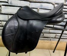 Load image into Gallery viewer, 16 1/2” MW/Changeable Gullet Bates Caprilli GP Saddle - Black - Adult Size Flap - with Cair