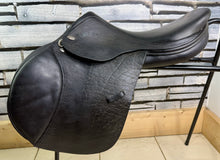 Load image into Gallery viewer, 17 1/2” MW Harry Dabbs Jaguar Jump Saddle - Black
