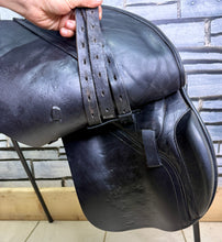 Load image into Gallery viewer, 17 1/2” MW Albion K2 GP Saddle - Black -Big Blocks- Mega Comfy