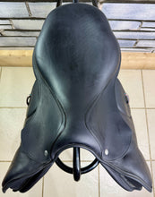 Load image into Gallery viewer, 16 1/2” Wide (AO) Voltaire Palm Beach 2024 Jump Saddle - Black - FIN Panel