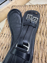 Load image into Gallery viewer, S/H 28” Albion Soft Padded Humane Leather Dressage Girth