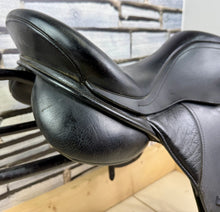 Load image into Gallery viewer, 17 1/2” Medium/Changeable Gullet Thorowgood High Wither T6 GP Saddle - Black