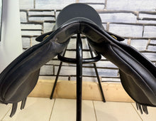 Load image into Gallery viewer, 17” 3XW/Changeable Gullet Wintec Wide Cob GP Saddle - Black