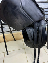 Load image into Gallery viewer, 17” MW Kieffer Wien DL Professional Dressage Saddle - Black