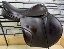 Load image into Gallery viewer, 17” MW Paul Jones Jump Saddle - Brown