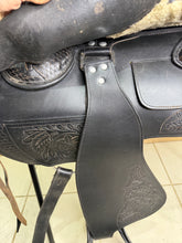Load image into Gallery viewer, 16” Treeless Leather Western Saddle - Fit Any Width - Black