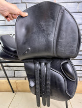 Load image into Gallery viewer, 17” Medium/Changeable Gullet Bates Caprilli Jump Saddle - Black