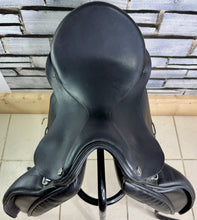 Load image into Gallery viewer, 17 1/2” MN Albion Ultima Dressage Saddle - Black