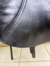 Load image into Gallery viewer, 17 1/2” MW Albion Kontrol Ultima Forward Flap Jump Saddle - Brown