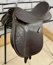 Load image into Gallery viewer, 14 1/2” Wide Changeable Gullet Wintec Pony GP Saddle -Brown- Flocked