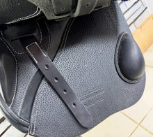 Load image into Gallery viewer, 15” - 15 1/2” MW Whitaker Junior Pro Jump Saddle - Black - Full Leather - Heat Adjustable