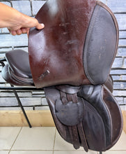 Load image into Gallery viewer, 18” MN Oakfield Hunt/Jump Saddle - Brown