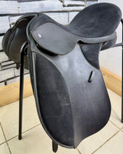 Load image into Gallery viewer, 18” XW Changeable Gullet Thorowgood Compact GP Saddle -Black- Flocked
