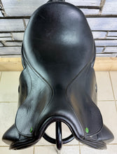 Load image into Gallery viewer, 17 1/2” MW Hockenden Saddlery Monoflap Dressage Saddle - Black