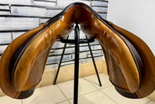 Load image into Gallery viewer, 18 1/2” Medium (Fit 30) Stubben Siegfried Extra GP/Jump Saddle - Black/Tan