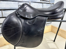 Load image into Gallery viewer, 17” M Prestige X-Perience Jump Saddle - Black