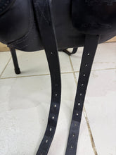 Load image into Gallery viewer, 17 1/2” Medium Spalding Britanica Elite Dressage Saddle - Black