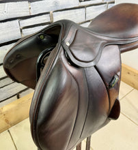 Load image into Gallery viewer, 17” +1.5 (MW) Amerigo Vega Monoflap Jump Saddle - Brown