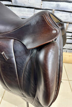 Load image into Gallery viewer, 17 1/2” MW Voltaire Adelaide Monoflap Dressage Saddle - Brown