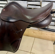 Load image into Gallery viewer, 17” MW Jeffries Falcon One GP/Jump/Event Saddle - Brown - Square Cantle