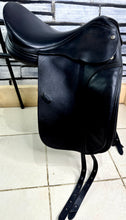 Load image into Gallery viewer, 17” MW Harry Dabbs True Brit Dressage Saddle - Black